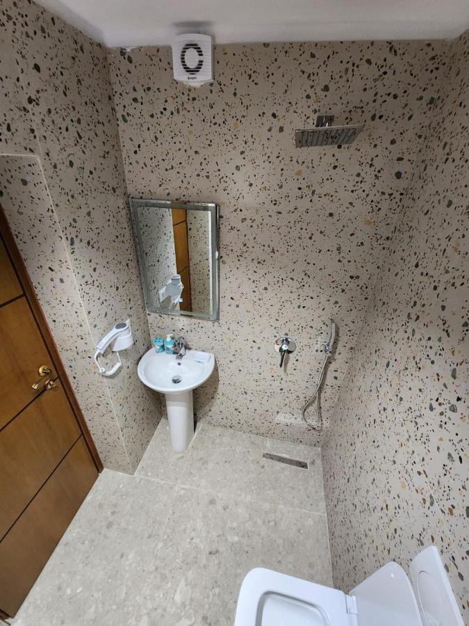 Pietro Guesthouse 2 Tirana Buitenkant foto